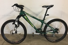 Polizeiinspektion Göttingen: POL-GÖ: (570/2018) Aufmerksamer Passant gibt entscheidenden Hinweis: Polizei stellt bei Kontrolle in der Lotzestraße gestohlenes Mountainbike sicher, Besitzer gesucht, Foto im Anhang!