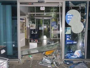 POL-ME: Zwei Geldausgabeautomaten in einer Nacht - Ratingen - 2007013