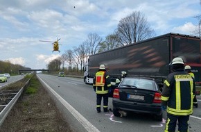 Freiwillige Feuerwehr Werne: FW-WRN: 2RTW_1NEF - LZ1 - VU, PKW unter LKW-Anhänger, keiner eingeklemmt