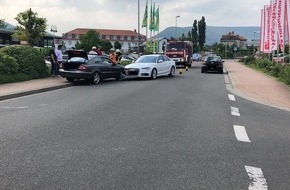 Polizeidirektion Neustadt/Weinstraße: POL-PDNW: Verkehrsunfall (Frontalzusammenstoß) mit zwei verletzten Personen und flüchtigem Verursacher