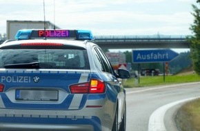 Bundespolizeidirektion München: Bundespolizeidirektion München: Mit etwa 150 Stundenkilometern durch Burghausen / Bundespolizei nimmt Schleuser fest und fahndet nach einem weiteren