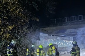 Feuerwehr Essen: FW-E: Brennender Pkw auf der A 52 - Zusammenarbeit mit der Feuerwehr Ratingen
