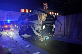 Polizeiinspektion Diepholz: POL-DH: --- Barnstorf, Unter Brücke steckengeblieben - Ehrenburg, Fahrzeugteile abgebaut und entwendet ---