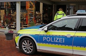 Polizeiinspektion Hameln-Pyrmont/Holzminden: POL-HM: Einbruch in ein Schuhgeschäft