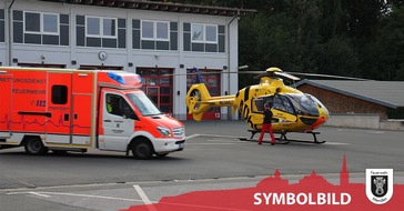 Freiwillige Feuerwehr Menden: FW Menden: Gestürzten Mountainbiker aus Wald gerettet