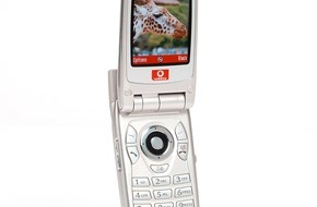 Vodafone GmbH: Neu zur CeBIT: "Sharp GX 30" Vodafone live!-Handy mit Mega-Pixel-Kamera