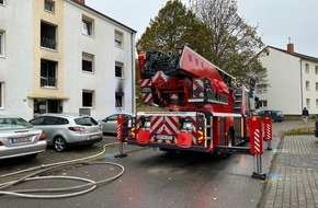 Feuerwehr Düren: FW Düren: Zimmerbrand mit Menschenleben in Gefahr