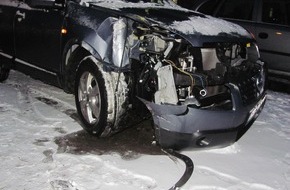 Polizeiinspektion Hameln-Pyrmont/Holzminden: POL-HM: Verkehrsunfall: PKW kontra Lokomotive