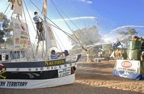 Australia Unlimited: Die skurrilsten Festivals in Australien / Bootsrennen ohne Wasser, Skifahren in Melonen, Weitwurf mit Thunfisch - Australia Unlimited stellt die verrücktesten Wettbewerbe in Down Under vor