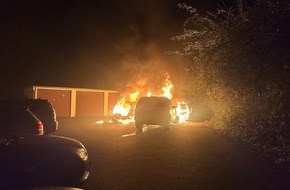 Feuerwehr Bochum: FW-BO: 4 brennende PKW in Hamme