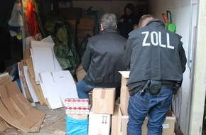 Zollfahndungsamt Hamburg: ZOLL-HH: Zigarettenhehler versteckt sich in Zigarettenkartons
