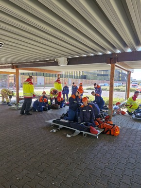 FW Paderborn: Stadtjugendfeuerwehr Gesamt&uuml;bung
