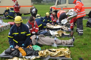 THW-HH MV SH: Blaulicht anstatt Heavy-Metall - Katastrophenschutzübung des Kreises Steinburg in Wacken