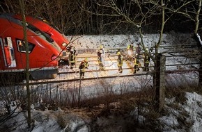 Freiwillige Feuerwehr Olsberg: FF Olsberg: Zug wegen technischem Defekt in Olsberg evakuiert