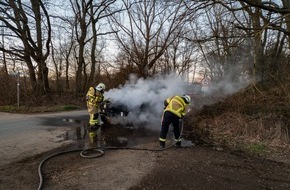 Freiwillige Feuerwehr Wachtberg: FW Wachtberg: Brennender PKW bei Wachtberg-Gimmersdorf