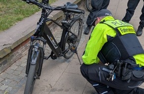 Polizeiinspektion Lüneburg/Lüchow-Dannenberg/Uelzen: POL-LG: ++ Polizei kontrolliert motorisierte Fahrräder und Elektrokleinstfahrzeuge im Stadtgebiet ++ Mehrere Fahrräder sichergestellt ++ 37 Straftaten in wenigen Stunden registriert ++