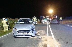 Polizeiinspektion Cuxhaven: POL-CUX: Schwerer Verkehrsunfall auf der B437 kurz vor dem Wesertunnel - insgesamt vier leicht verletzte Personen - Massive Verkehrsbehinderungen (Foto im Anhang)