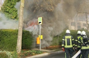 Feuerwehr Dinslaken: FW Dinslaken: Brand zerstört Gartensauna