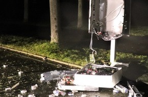 Kreispolizeibehörde Höxter: POL-HX: Zigarettenautomat gesprengt