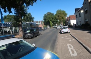 Polizeiinspektion Delmenhorst / Oldenburg - Land / Wesermarsch: POL-DEL: Stadt Delmenhorst: Drei Personen bei schwerem Verkehrsunfall verletzt +++ Hoher Sachschaden