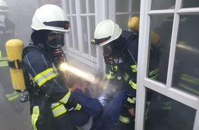 Freiwillige Feuerwehr Bedburg-Hau: FW-KLE: Feuerwehr übt im Kindergarten: Bitte an die Eltern