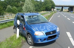 Polizeiinspektion Northeim: POL-NOM: Verkehrsunfall - Pkw überschlägt sich auf Fahrbahn