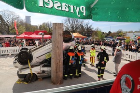 Feuerwehr Nürnberg: Auftaktveranstaltung des 150. Jubiläums der Berufsfeuerwehr Nürnberg bei bestem Wetter - Erste offene Bayerische Meisterschaften in der Unfallrettung in Nürnberg