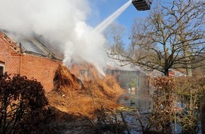 Kreisfeuerwehrverband Rendsburg-Eckernförde: FW-RD: Update zu: Grossbrand auf landwirtschaftlichen Anwesen in Beringstedt, Ortsteil Ostermühlen