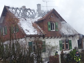 KFV-CW: Wohnhaus nach Brand einsturzgefährdet - Technisches Hilfswerk trägt Hausanbau ab