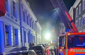 Feuerwehr Schwelm: FW-EN: Wohnungsbrand mit Menschenleben in Gefahr, Mittelstr.