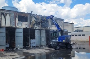 Feuerwehr Dresden: FW Dresden: Update zum Großbrand - Feuer aus!