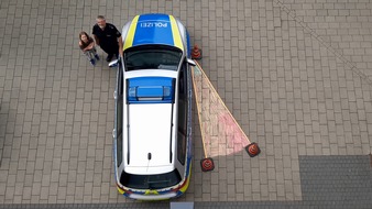 Polizeiinspektion Wilhelmshaven/Friesland: POL-WHV: Begleitung des landesweiten Verkehrssicherheitstages 2020 #FAHRsicherRAD - heutiger Beitrag: Toter Winkel (mit Bildern)