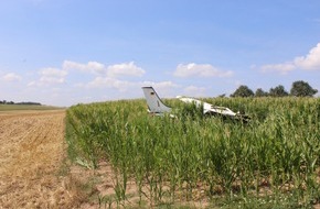 Polizeidirektion Wittlich: POL-PDWIL: Notlandung eines Flugzeugs des Typs Cessna in einem Maisfeld.