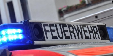 Feuerwehr Plettenberg: FW-PL: Umfüllarbeiten an einem Silolastzug führten zu einem Feuerwehreinsatz in Plettenberg OT-Stadtmitte