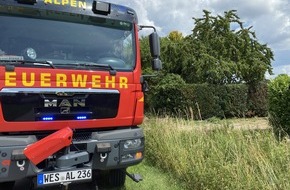 Freiwillige Feuerwehr Alpen: FW Alpen: Brennt Müllcontainer in voller Ausdehnung
