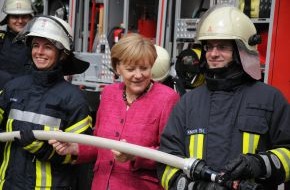 Deutscher Feuerwehrverband e. V. (DFV): Bundeskanzlerin lobt Engagement der Feuerwehr / DFV-Präsident Kröger: "Zeitgemäße Ausrüstung für Einsatzkräfte wichtig!"