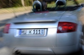 HUK-COBURG: Tipps für den Alltag / Saisonkennzeichen machen Leben leichter / Einmal anmelden genügt - beim Versichern an Schadenfreiheits-Klasse denken (BILD)