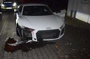 Kreispolizeibehörde Herford: POL-HF: Unfall mit Sachschaden und Flucht- Audi R8 Coupe kommt von Fahrbahn ab