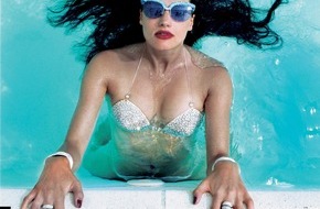 d. swarovski tourism services gmbh: Meisterfotograf Helmut Newton eröffnet neue Art Kalender Edition von Swarovski