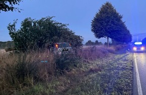 Polizei Minden-Lübbecke: POL-MI: Autofahrer kracht gegen Baum