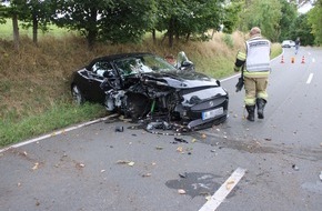 Polizei Rheinisch-Bergischer Kreis: POL-RBK: Wermelskirchen - Jaguar fährt ungebremst gegen einen Baum