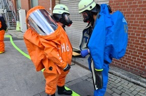 Feuerwehr Herdecke: FW-EN: Ausgetretene Waschverdünnung wurde durch die Feuerwehr gebunden - ABC-Einsatz an der Wetterstraße