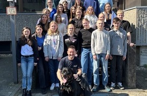 Kreispolizeibehörde Kleve: POL-KLE: Kreis Kleve - Girls- und Boys-Day bei der Klever Polizei / 30 Schülerinnen und Schüler besuchten die Polizeiwache Kleve