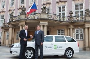 Skoda Auto Deutschland GmbH: Elektro-Octavia auf der Prager Burg unterwegs (BILD)