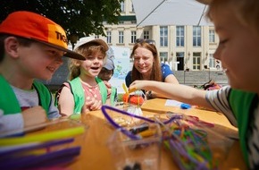 Stiftung Kinder forschen: MINTmachtage: 100 Kinder forschen und feiern mit Bildungsministerin Stark-Watzinger zur Freiheit