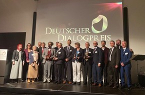 Stiftung Dialog und Bildung: "Dialog-Menschen", die Grenzen und Hürden überwinden, werden mit Deutschem Dialogpreis ausgezeichnet
