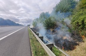 Polizeiinspektion Göttingen: POL-GÖ: (291/2022) Löscharbeiten an der A 7 abgeschlossen - Zwei Fahrstreifen in Richtung Kassel freigegeben, mehrere Kilometer Stau