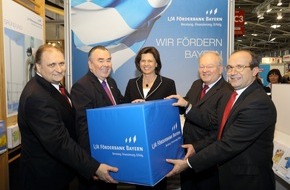 LfA Förderbank Bayern: Bayerische Handwerker bauen auf Förderkredite / LfA Förderbank Bayern gibt 1.900 Handwerksbetrieben 400 Millionen Euro (FOTO)