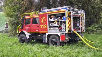 Feuerwehr Leichlingen: FW Leichlingen: Brennende H&uuml;tte im Wald - Rauchentwicklung weit sichtbar