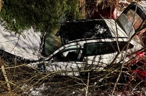 Kreispolizeibehörde Oberbergischer Kreis: POL-GM: Auf winterglatter Fahrbahn von der Straße abgekommen